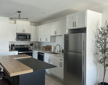 211 Ferry Boulevard - Photo Thumbnail 8