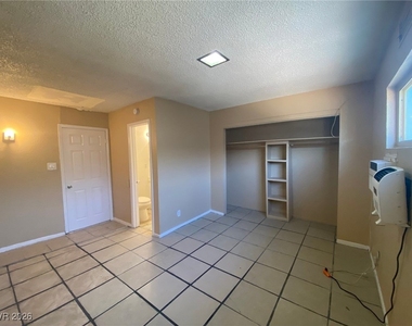 236 W Philadelphia Avenue - Photo Thumbnail 7