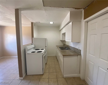 236 W Philadelphia Avenue - Photo Thumbnail 11