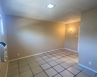 236 W Philadelphia Avenue - Photo Thumbnail 9