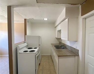 236 W Philadelphia Avenue - Photo Thumbnail 6