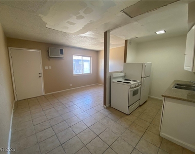 236 W Philadelphia Avenue - Photo Thumbnail 1