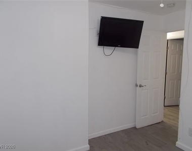 6208 Ilanos Lane - Photo Thumbnail 15