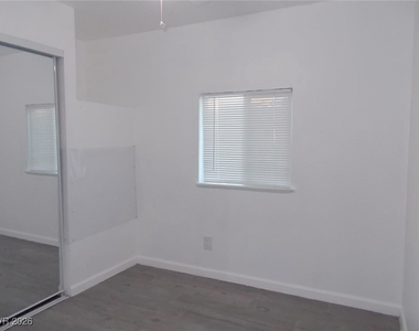 6208 Ilanos Lane - Photo Thumbnail 14