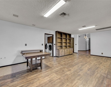 6975 Obannon Drive - Photo Thumbnail 13