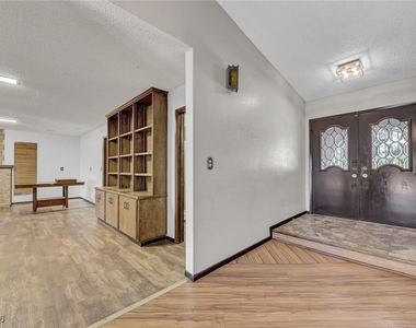 6975 Obannon Drive - Photo Thumbnail 10