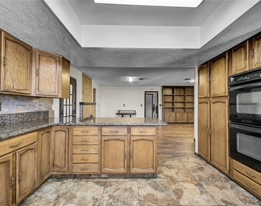 6975 Obannon Drive - Photo Thumbnail 18
