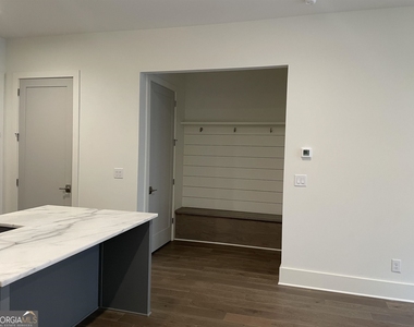 460 Heatherden Avenue - Photo Thumbnail 12
