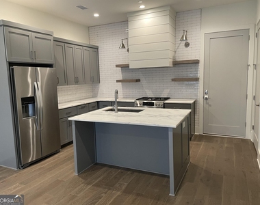 460 Heatherden Avenue - Photo Thumbnail 7