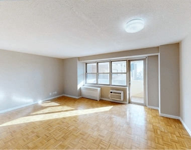 Greenwich St - Photo Thumbnail 1
