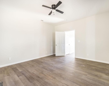 1635 2nd Street - Photo Thumbnail 8