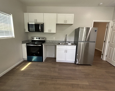 1635 2nd Street - Photo Thumbnail 2