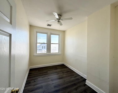 37 2nd Avenue - Photo Thumbnail 4