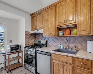 221 Harrison Avenue - Photo Thumbnail 12