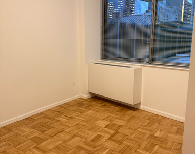 West 37th Street - Photo Thumbnail 2