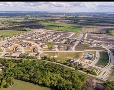 600 Clover Creek - Photo Thumbnail 8