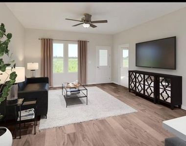 600 Clover Creek - Photo Thumbnail 1