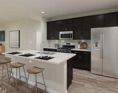 600 Clover Creek - Photo Thumbnail 4
