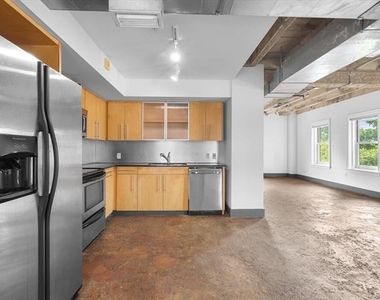 329 E Colorado Boulevard - Photo Thumbnail 18