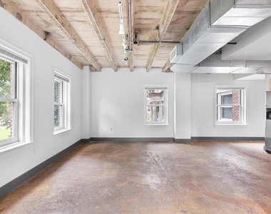 329 E Colorado Boulevard - Photo Thumbnail 8