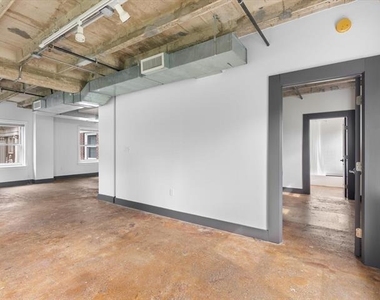 329 E Colorado Boulevard - Photo Thumbnail 17