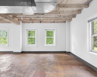 329 E Colorado Boulevard - Photo Thumbnail 4