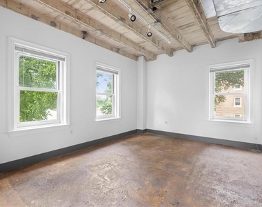 329 E Colorado Boulevard - Photo Thumbnail 9