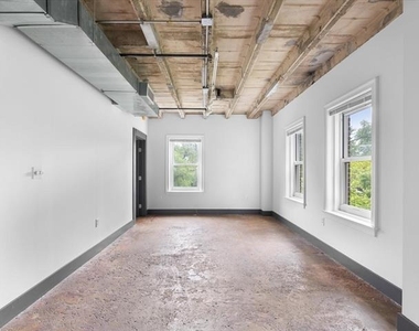 329 E Colorado Boulevard - Photo Thumbnail 7