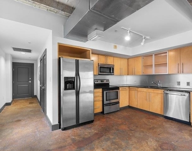 329 E Colorado Boulevard - Photo Thumbnail 5