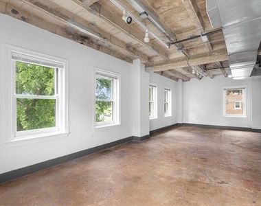 329 E Colorado Boulevard - Photo Thumbnail 16