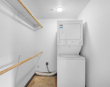 329 E Colorado Boulevard - Photo Thumbnail 12
