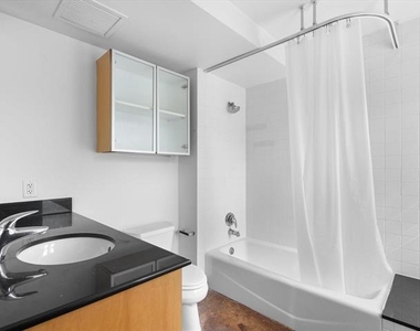 329 E Colorado Boulevard - Photo Thumbnail 13