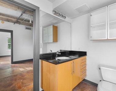 329 E Colorado Boulevard - Photo Thumbnail 15