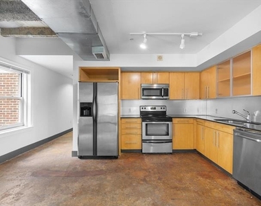 329 E Colorado Boulevard - Photo Thumbnail 6