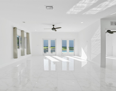 26 Cayuga Road - Photo Thumbnail 9
