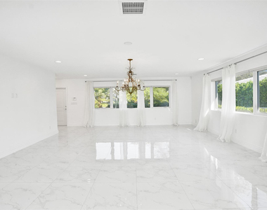26 Cayuga Road - Photo Thumbnail 11