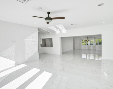 26 Cayuga Road - Photo Thumbnail 12