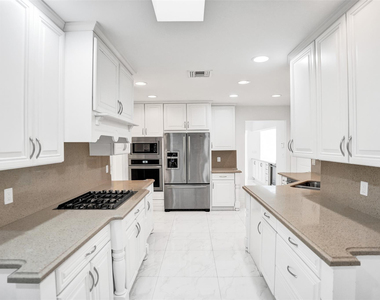 26 Cayuga Road - Photo Thumbnail 23