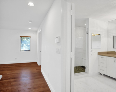 26 Cayuga Road - Photo Thumbnail 21