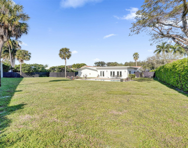 26 Cayuga Road - Photo Thumbnail 5