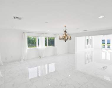 26 Cayuga Road - Photo Thumbnail 10