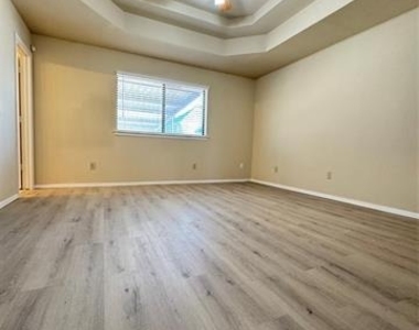 528 Post Oak Lane - Photo Thumbnail 9