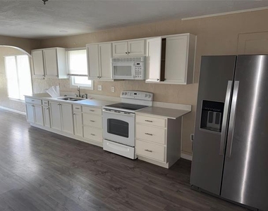 320 N 2nd Street - Photo Thumbnail 1