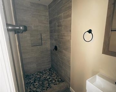 320 N 2nd Street - Photo Thumbnail 6