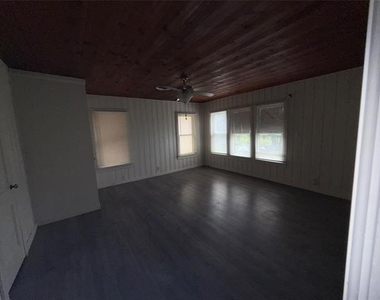 320 N 2nd Street - Photo Thumbnail 5