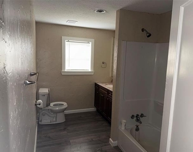 320 N 2nd Street - Photo Thumbnail 3