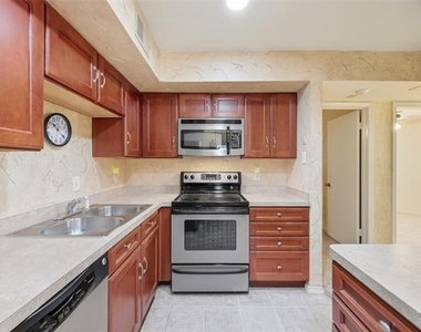 2311 Basil Drive - Photo Thumbnail 4