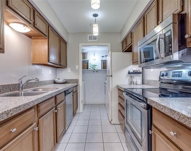 16301 Ledgemont Lane - Photo Thumbnail 6
