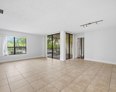 2486 Nw 49th Terrace - Photo Thumbnail 17