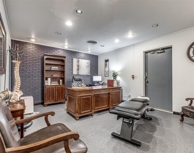 7304 N Comanche Avenue - Photo Thumbnail 43
